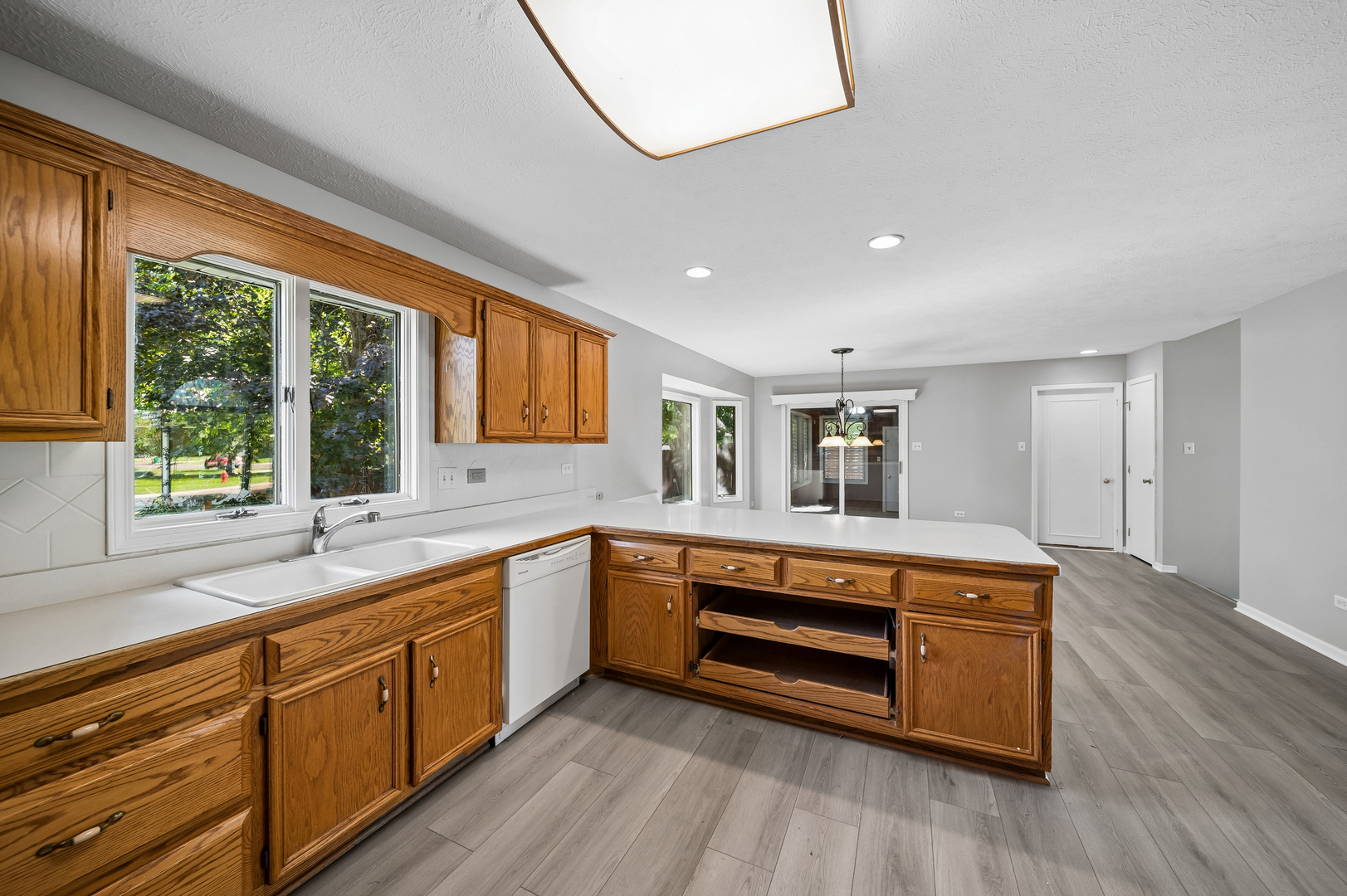 16107 S Howard Street Property Photo 9