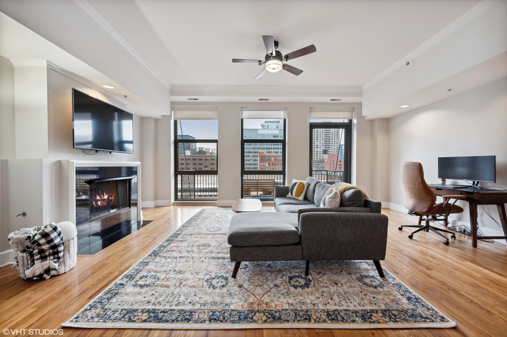 165 N Canal Street 602 Property Photo 5