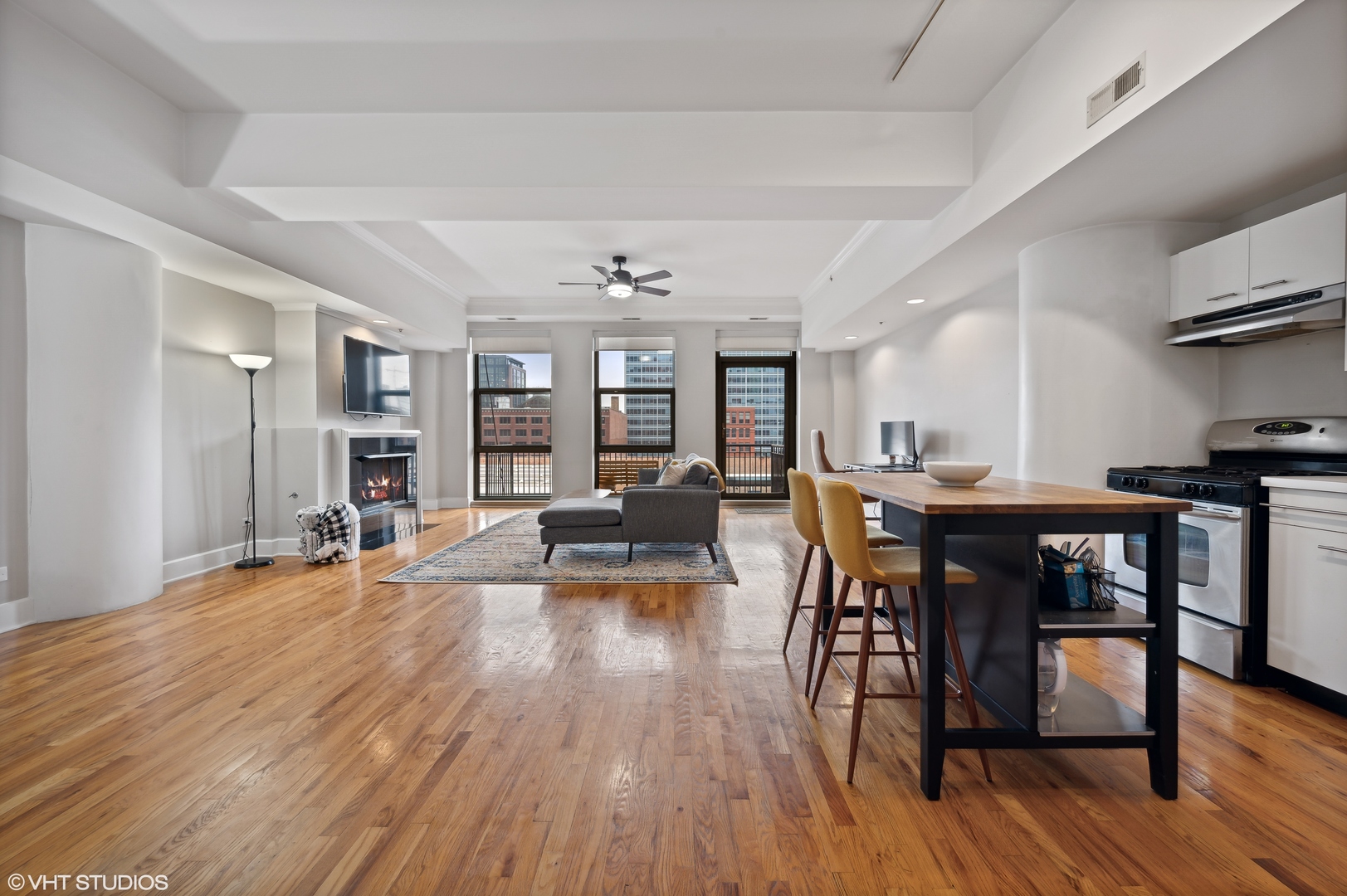 165 N Canal Street 602 Property Photo 6