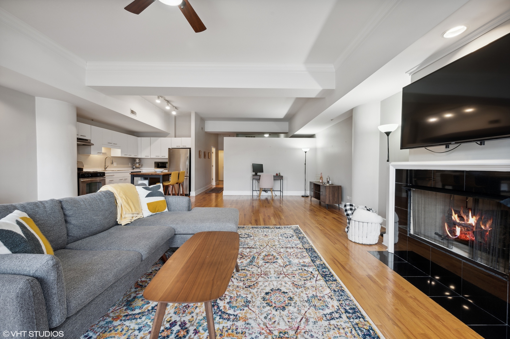 165 N Canal Street 602 Property Photo 7