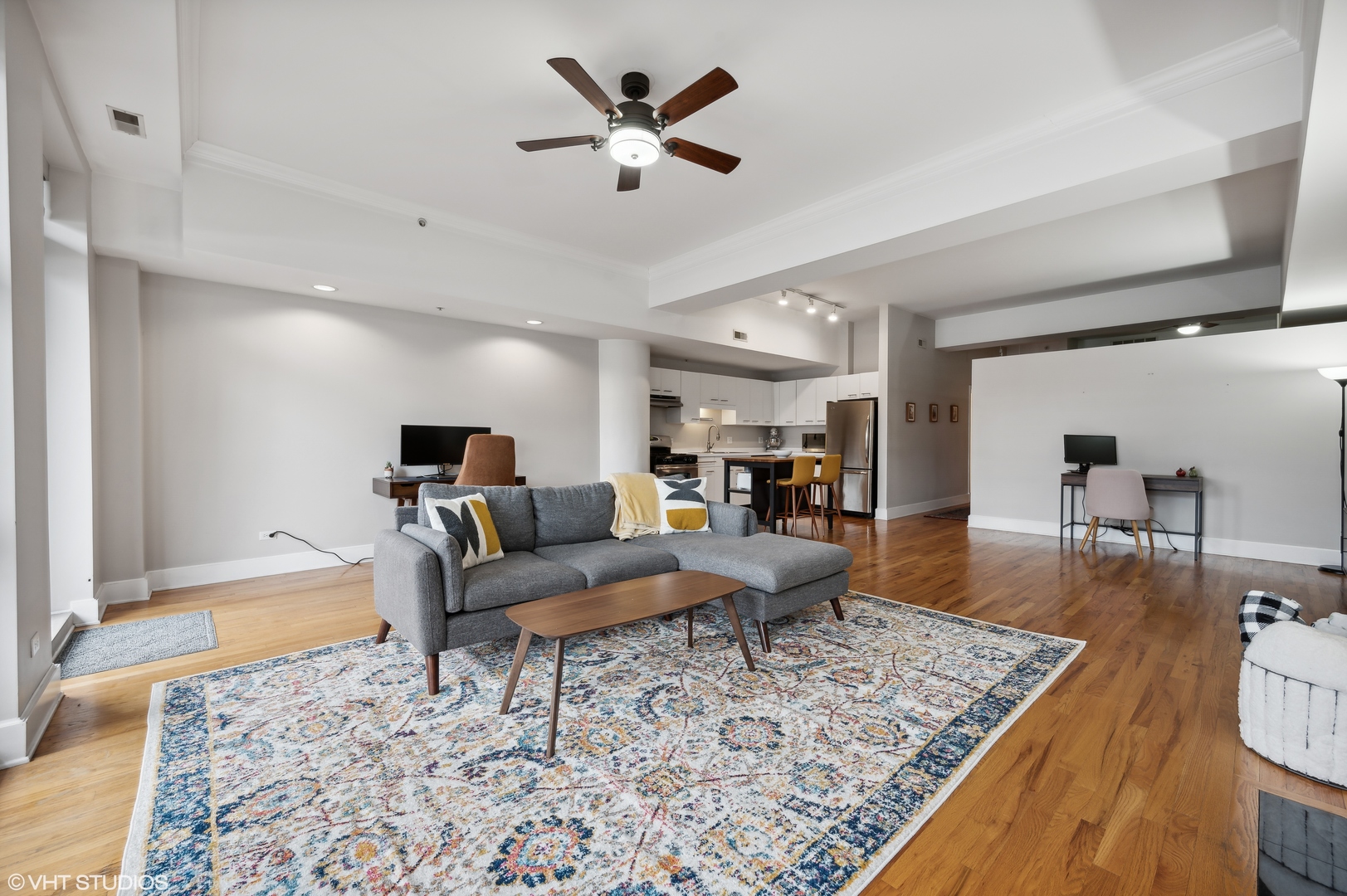 165 N Canal Street 602 Property Photo 8