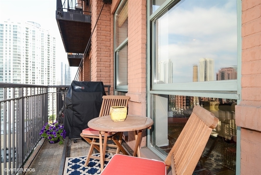 165 N Canal Street 1406 Property Photo 13