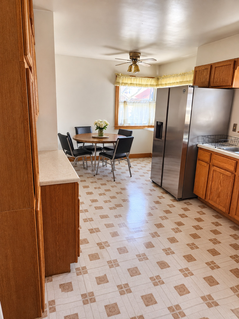 12200 S Yale Avenue Property Photo 8