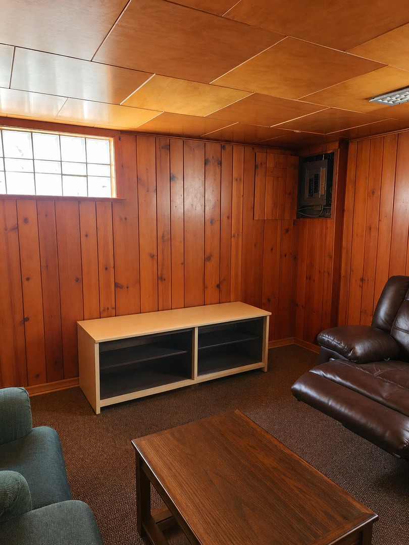12200 S Yale Avenue Property Photo 10