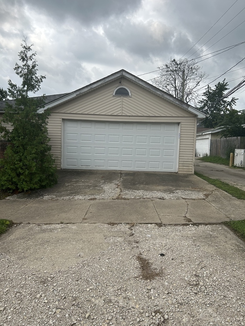 12200 S Yale Avenue Property Photo 14