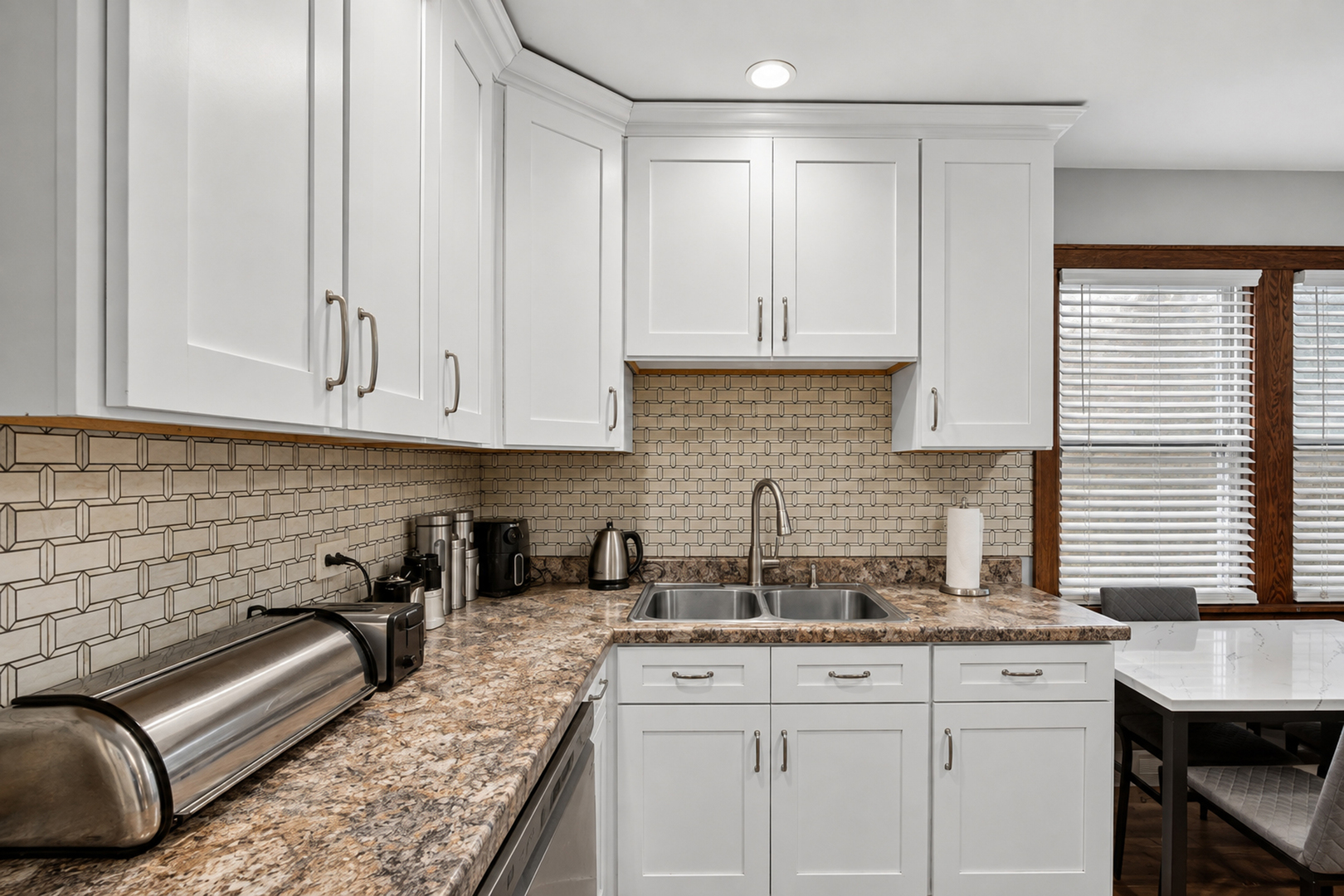 9926 S Wentworth Avenue Property Photo 8