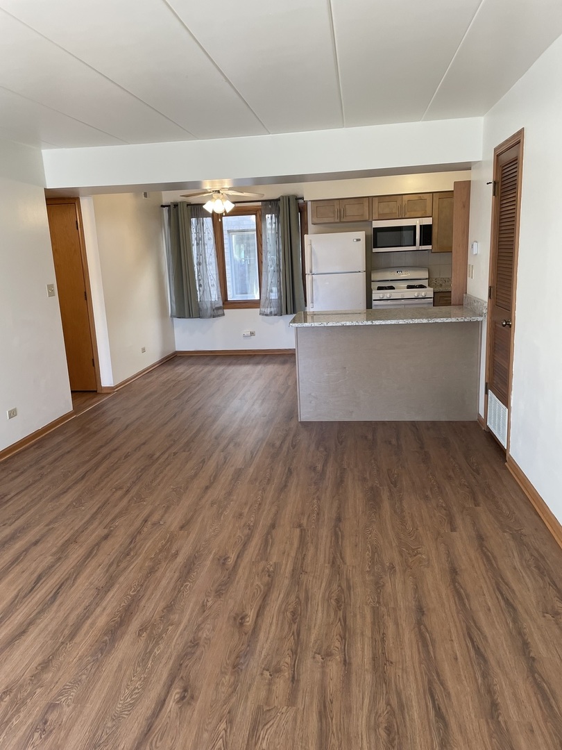 9532 Minnick Avenue 2w Property Photo 2