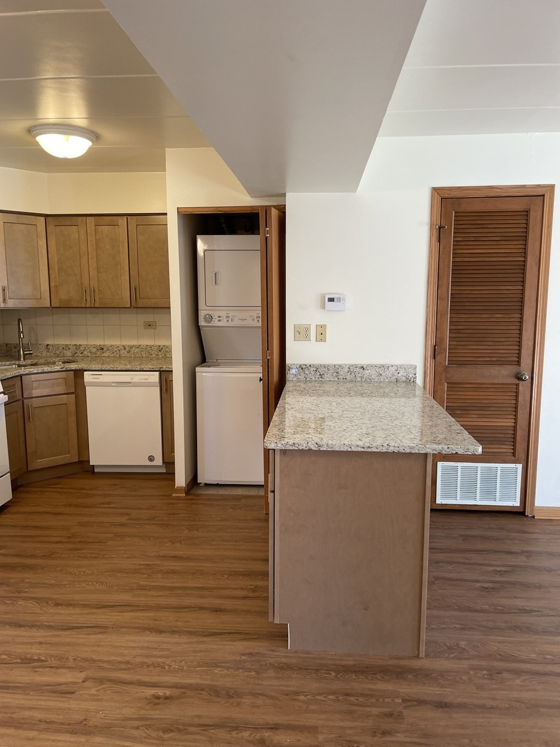 9532 Minnick Avenue 2w Property Photo 5