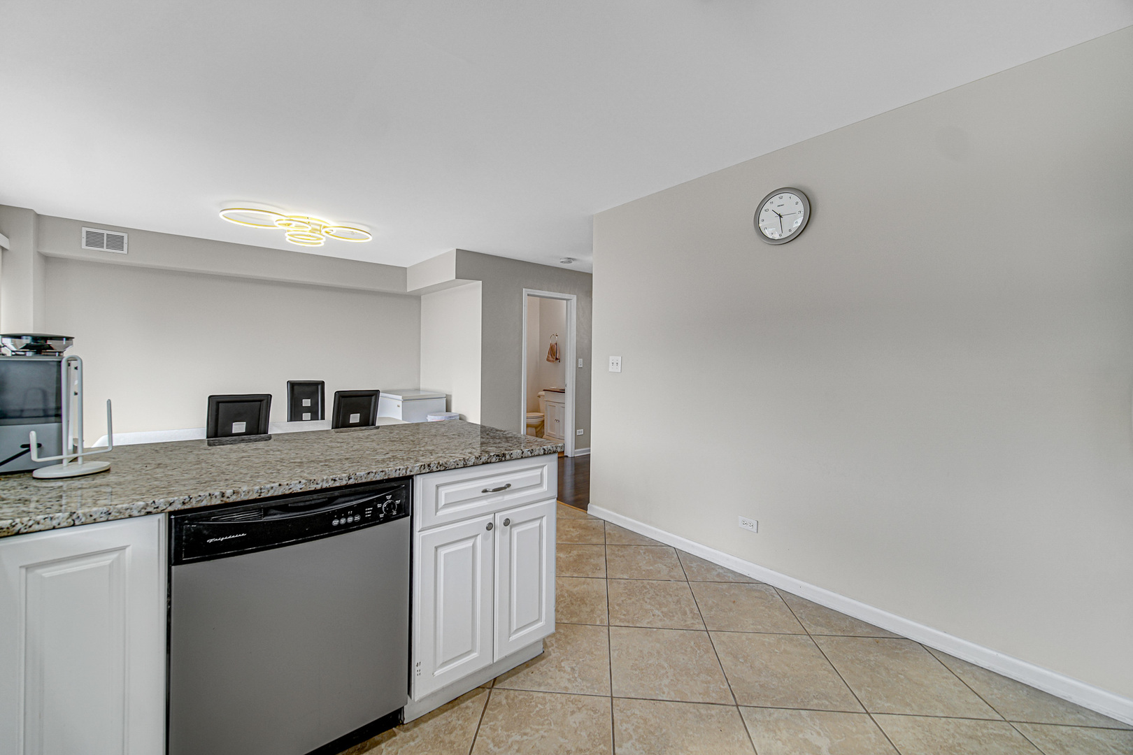 673 E Fountainview Drive 673 Property Photo 8