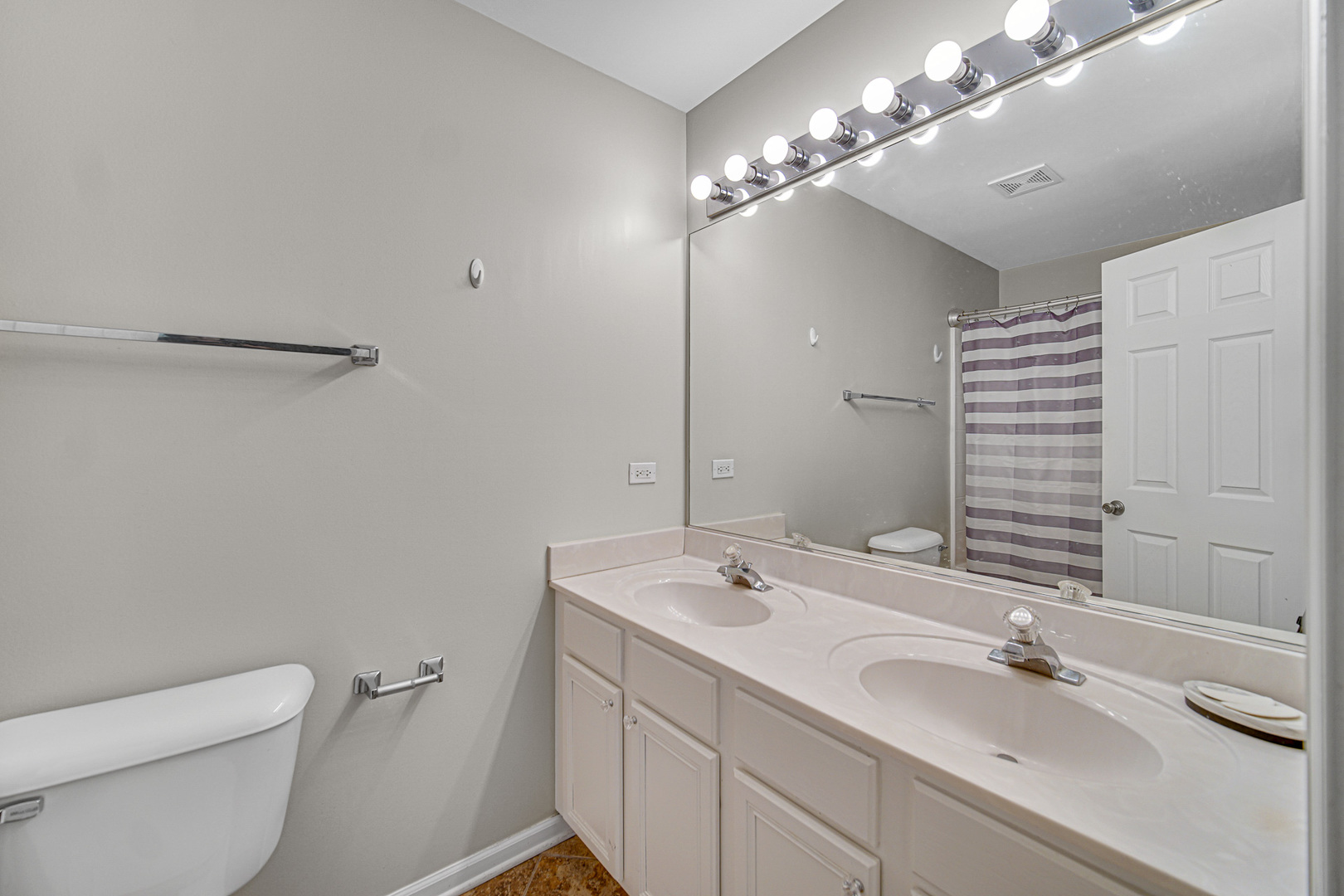 673 E Fountainview Drive 673 Property Photo 19