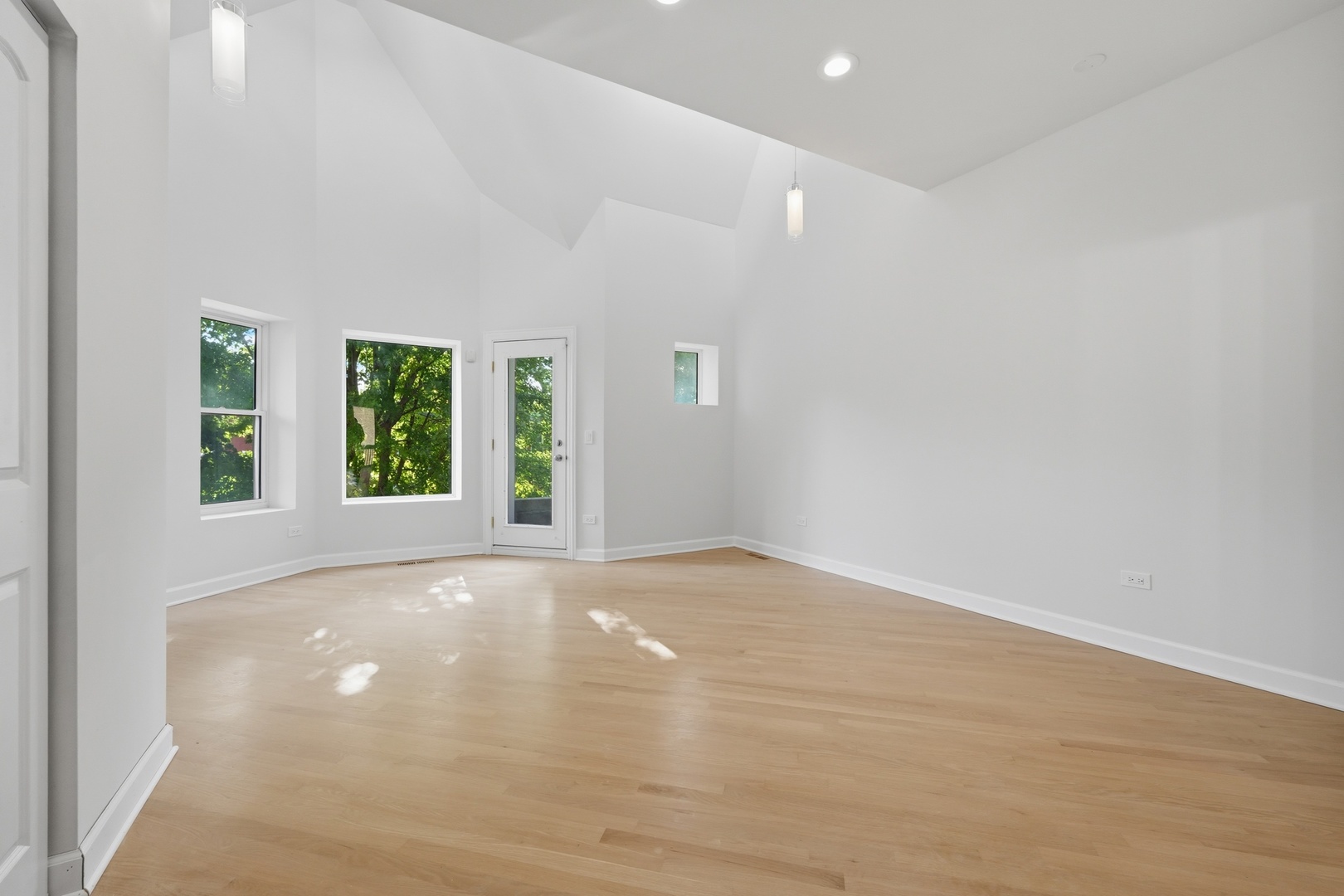 6505 S Woodlawn Avenue Property Photo 19