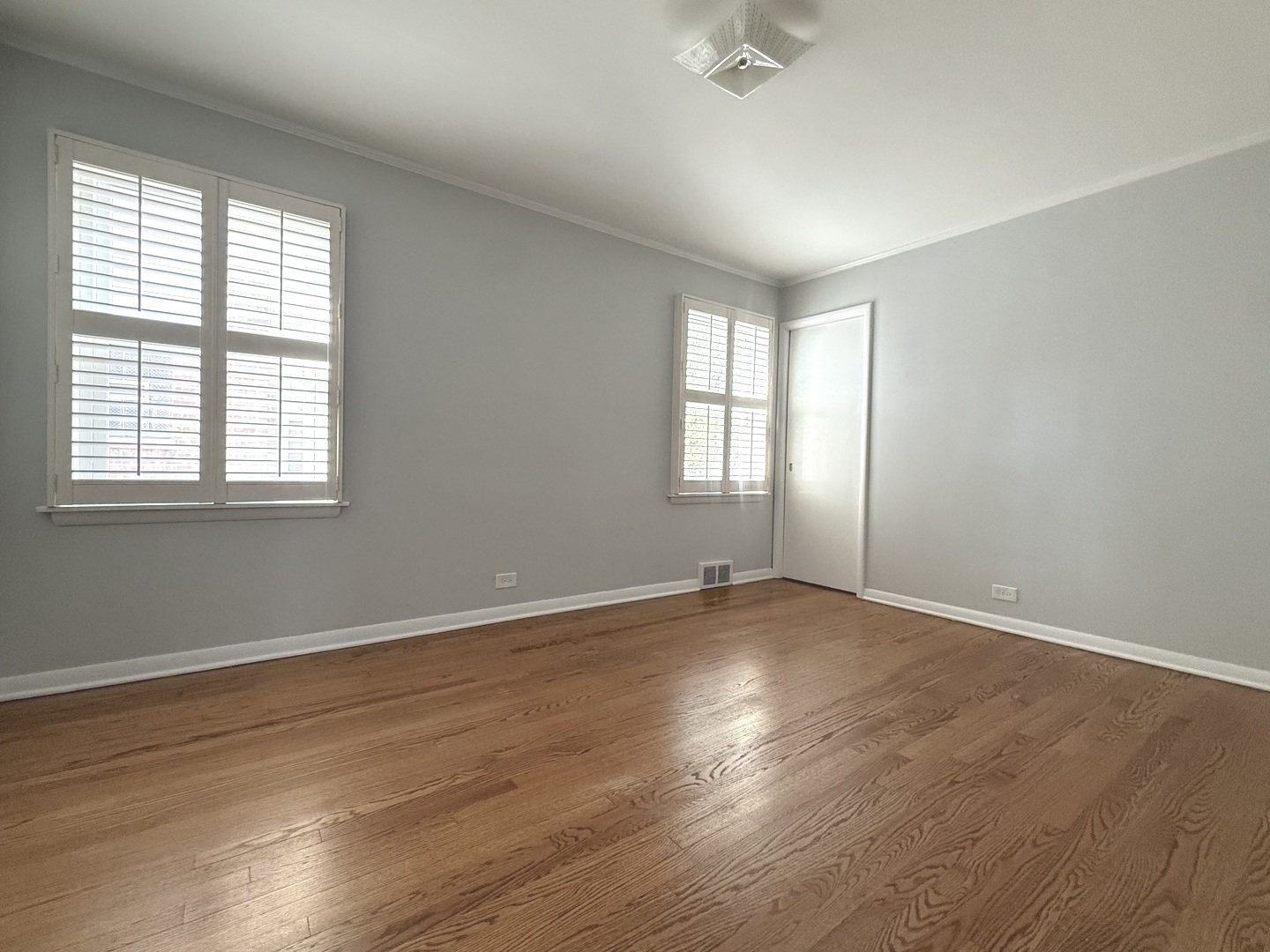 9427 S Harding Avenue Property Photo 6