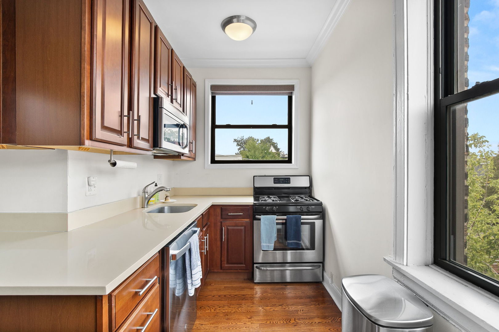 2112 N Seminary Avenue 18 Property Photo 15