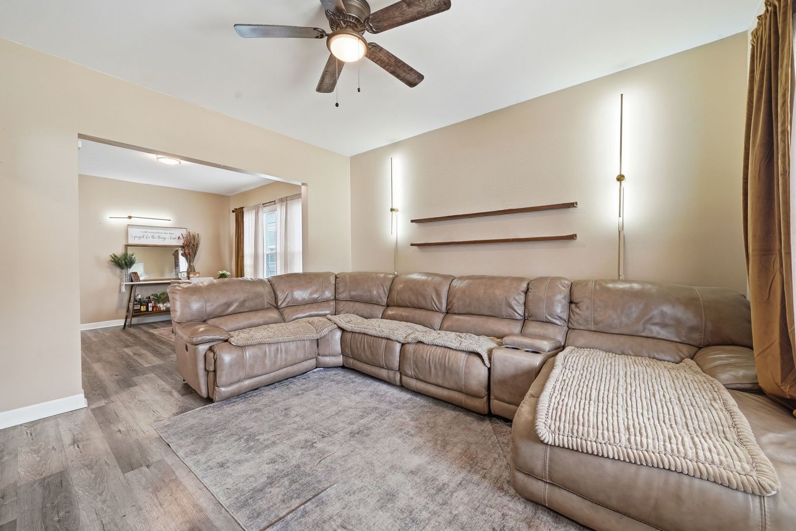 10747 S Forest Avenue Property Photo 2