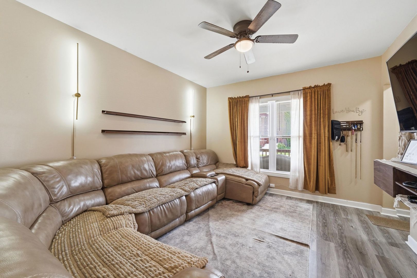 10747 S Forest Avenue Property Photo 3