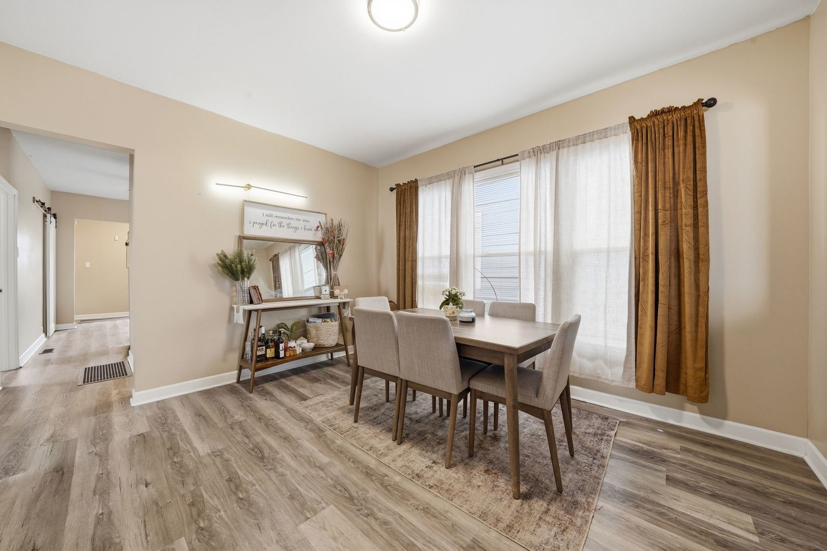 10747 S Forest Avenue Property Photo 4