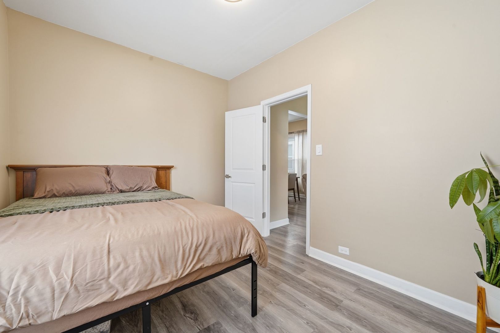 10747 S Forest Avenue Property Photo 6