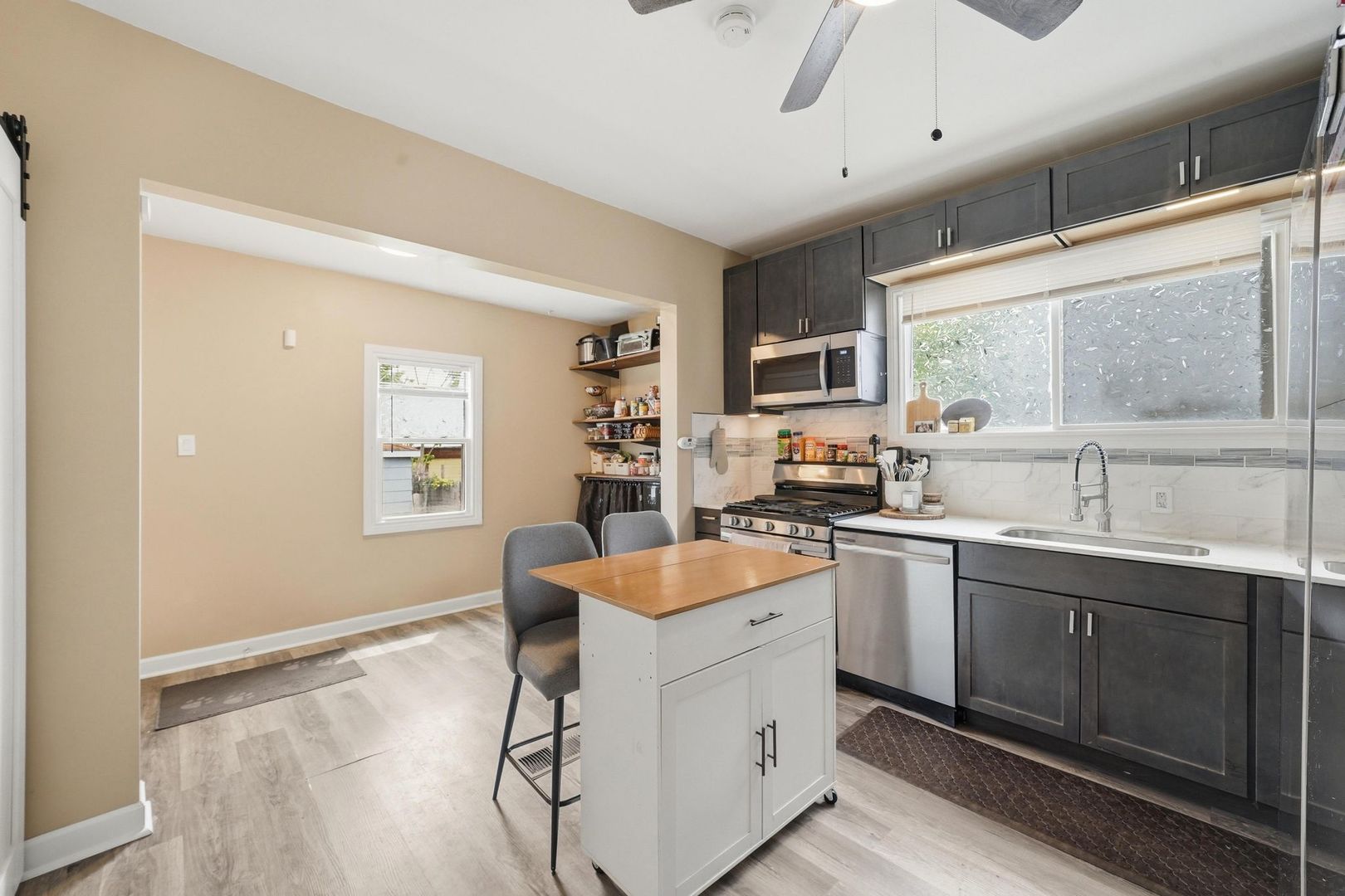 10747 S Forest Avenue Property Photo 10