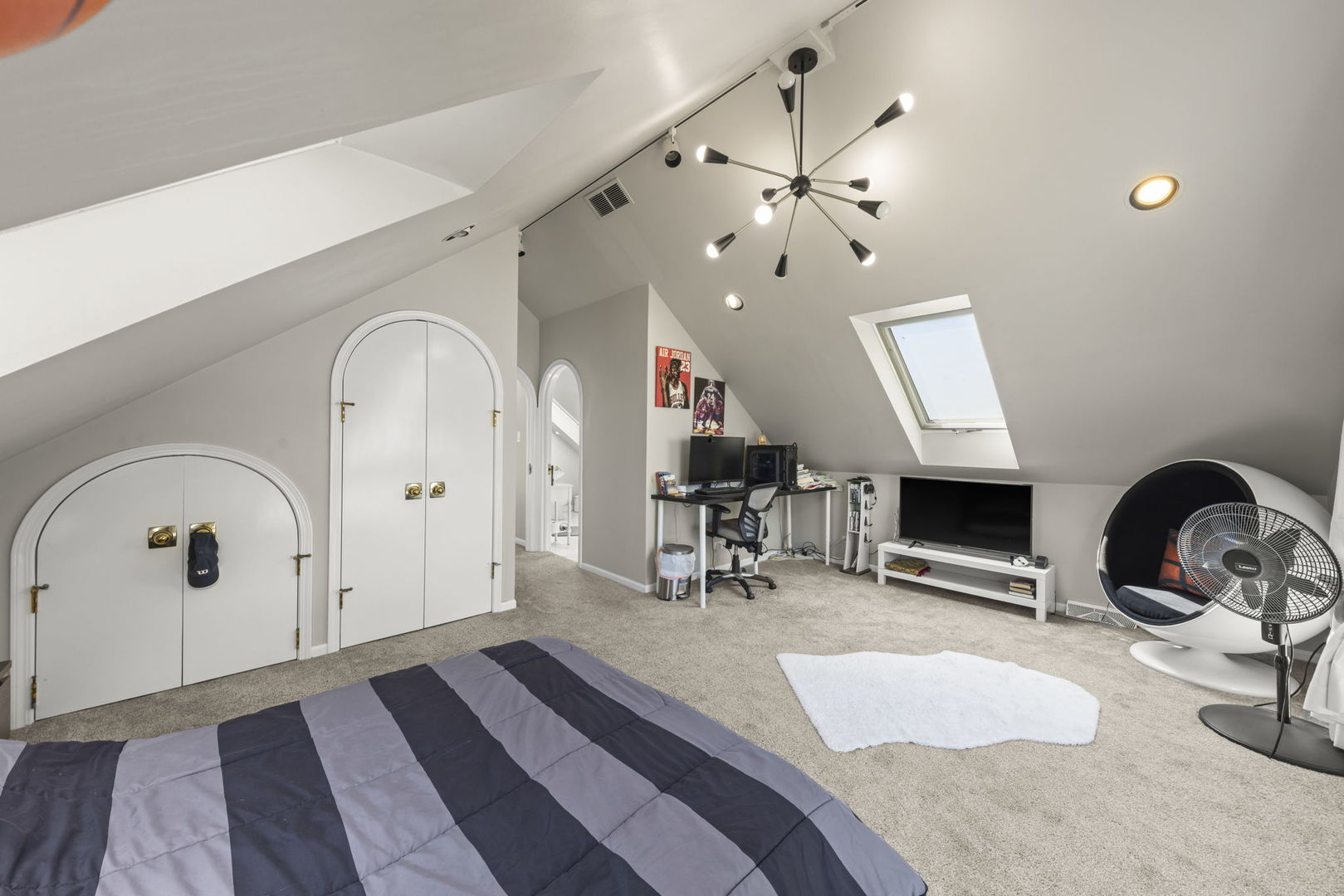 23w735 Hobson Road Property Photo 49