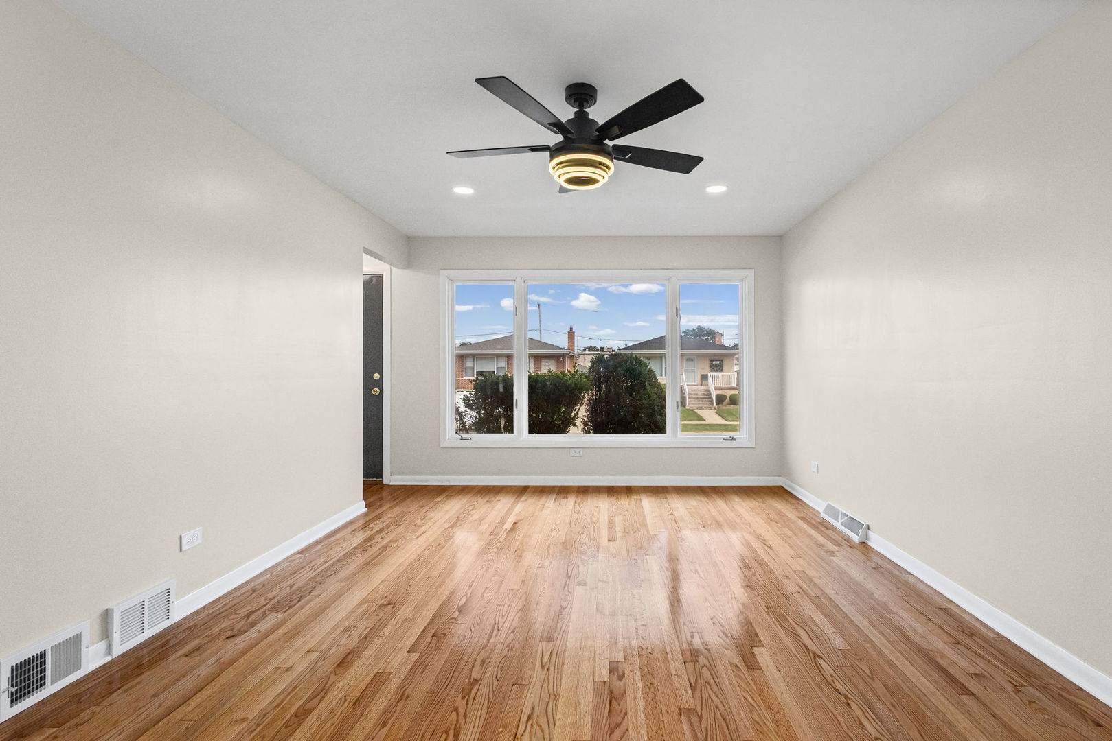 658 Hoxie Avenue Property Photo 6