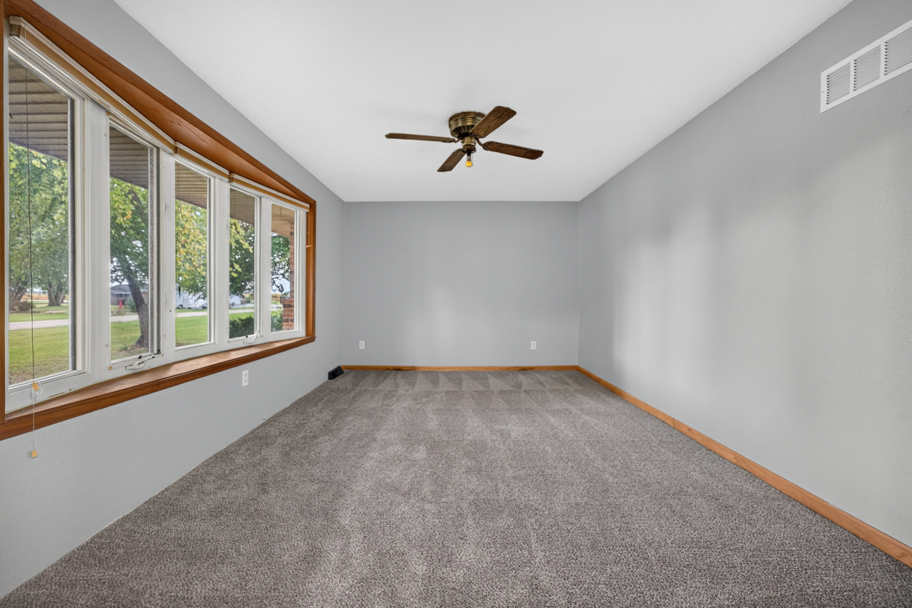 4877 Raymond Drive Property Photo 5