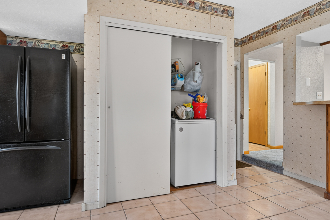 4877 Raymond Drive Property Photo 14