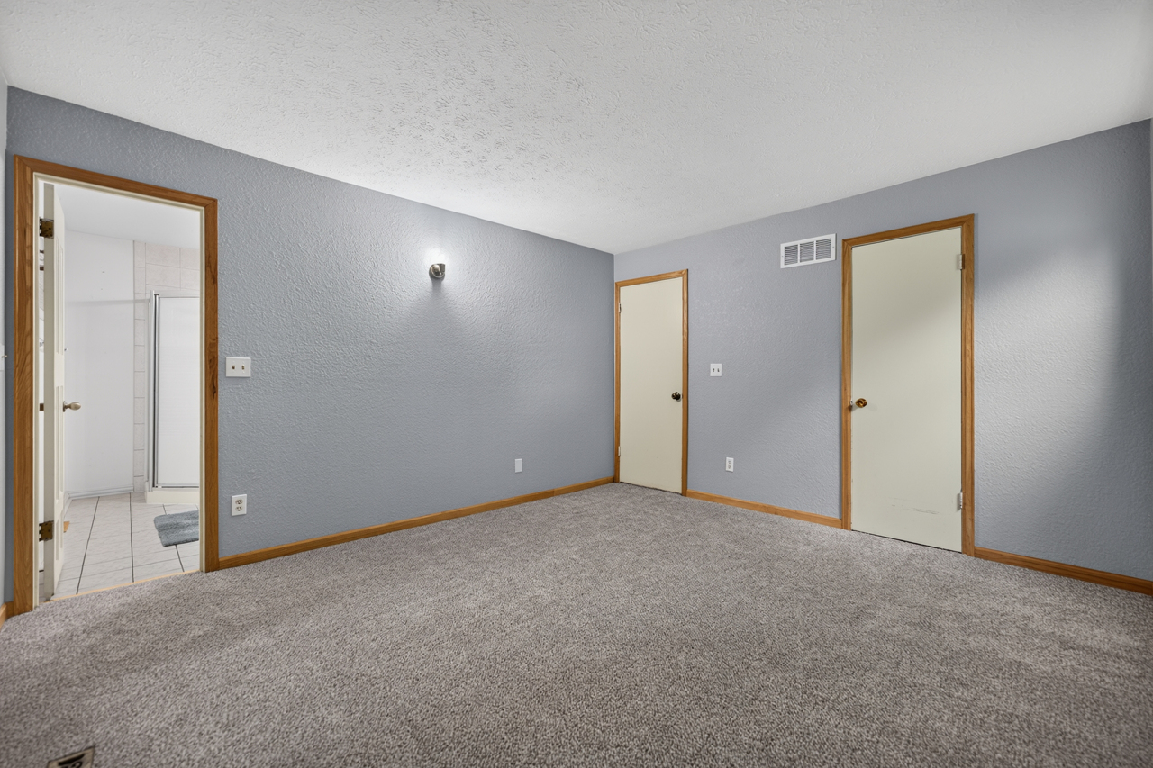 4877 Raymond Drive Property Photo 22