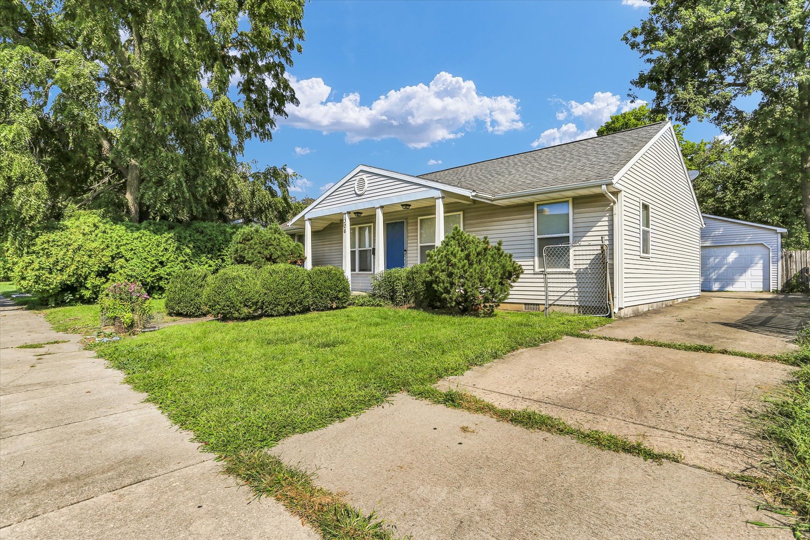 1306 W Hill Street Property Photo 3