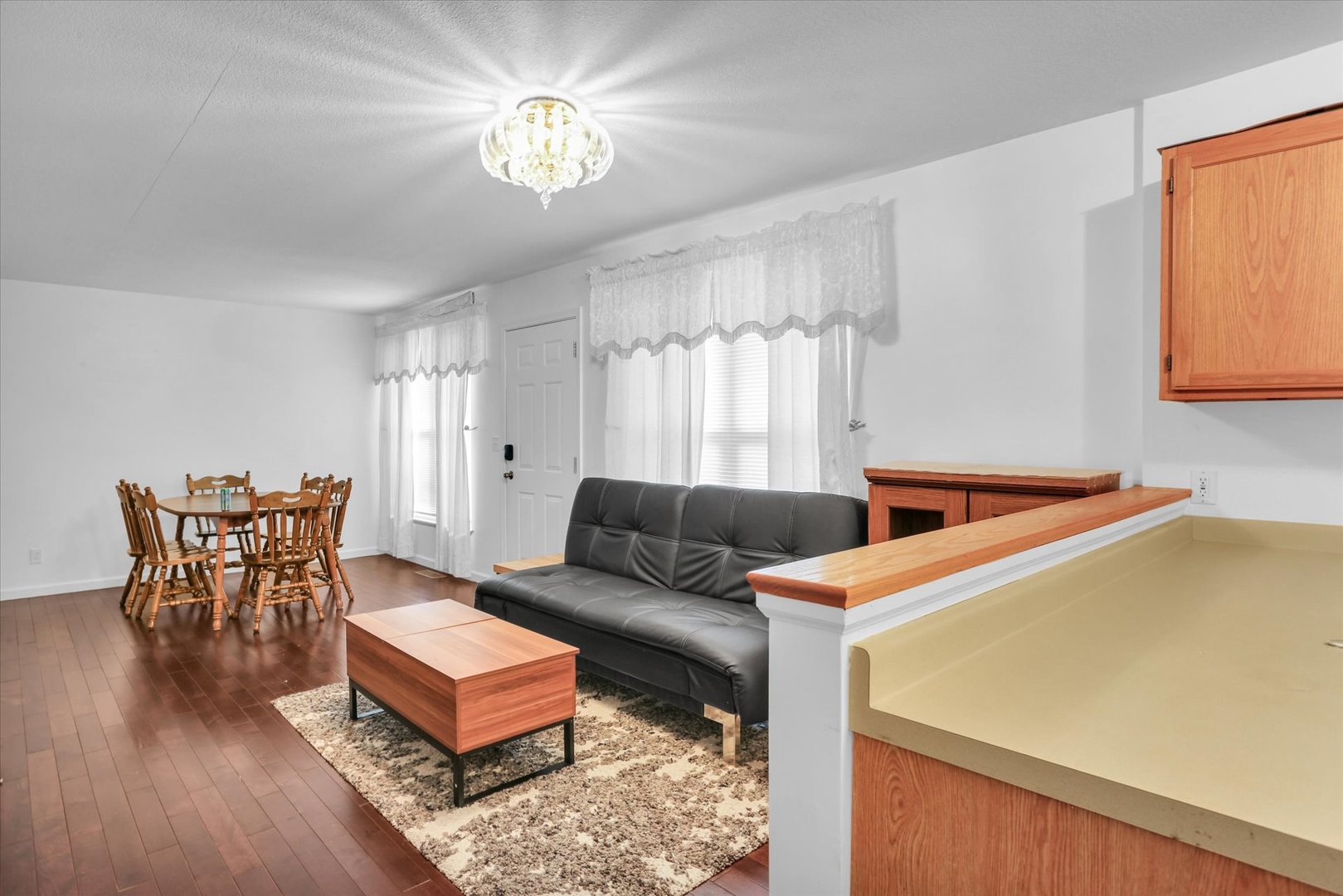 1306 W Hill Street Property Photo 4