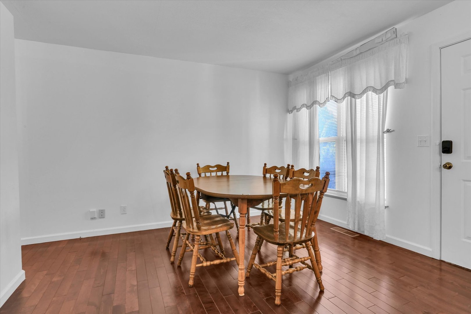 1306 W Hill Street Property Photo 6