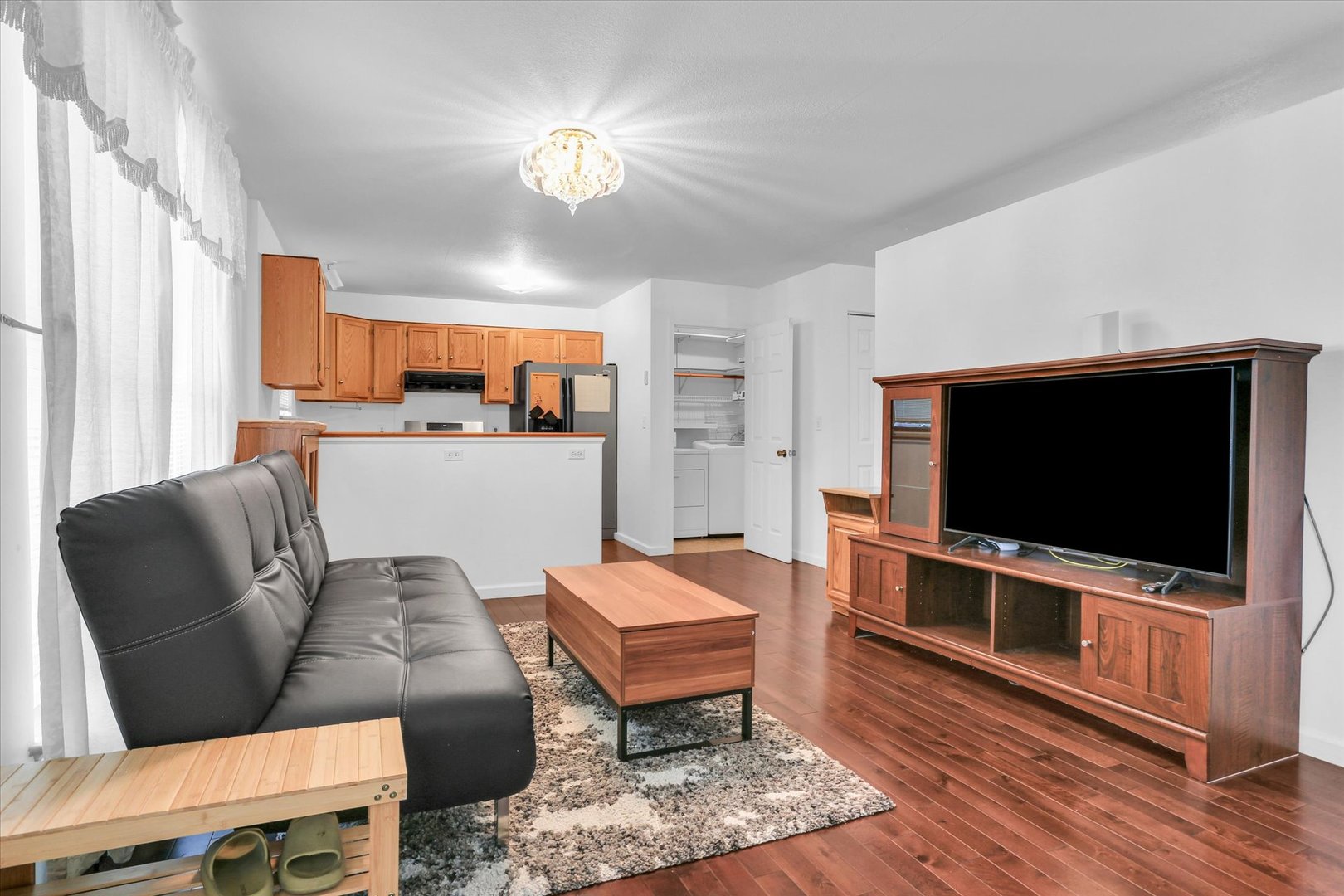 1306 W Hill Street Property Photo 7