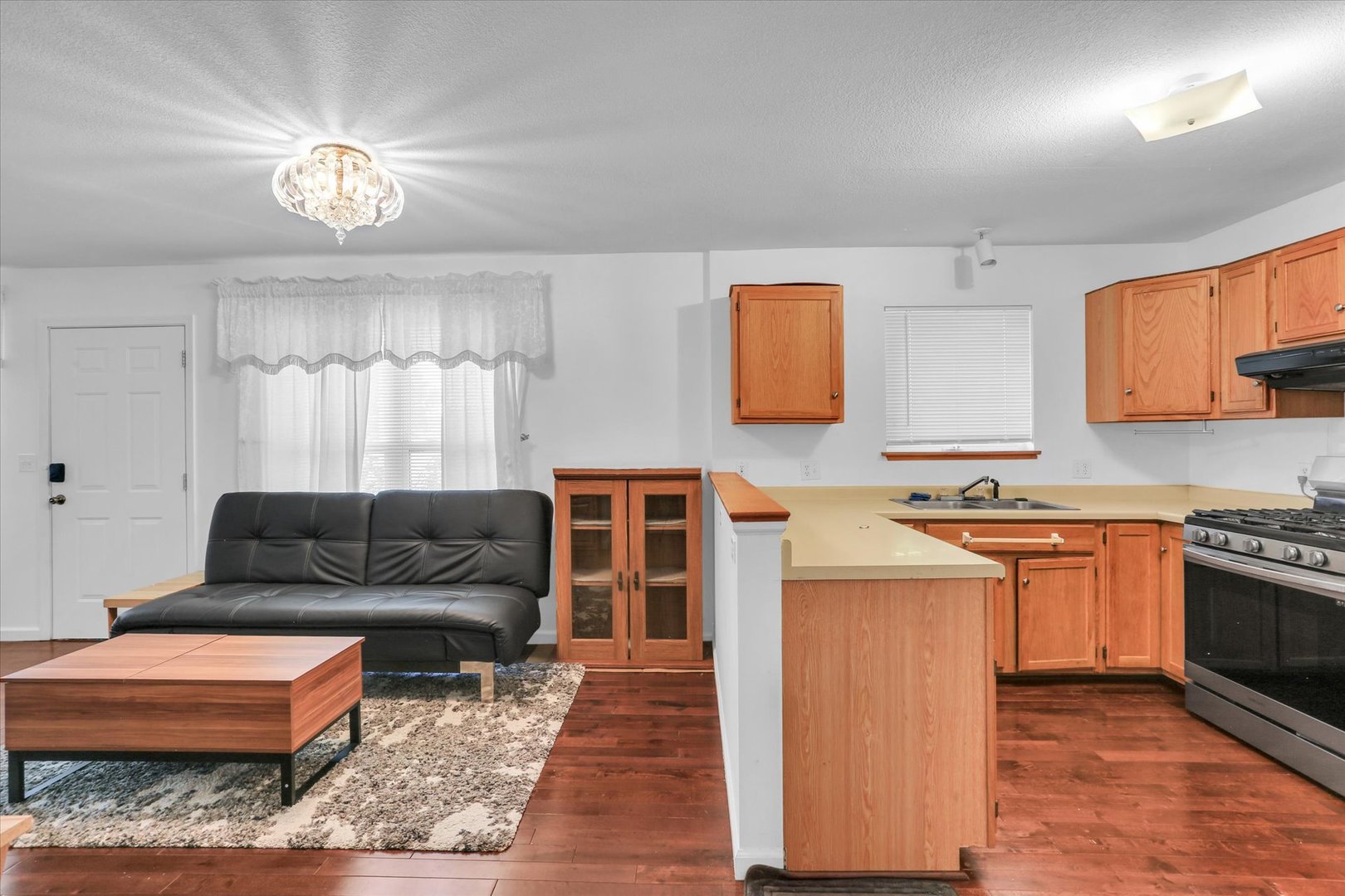1306 W Hill Street Property Photo 8