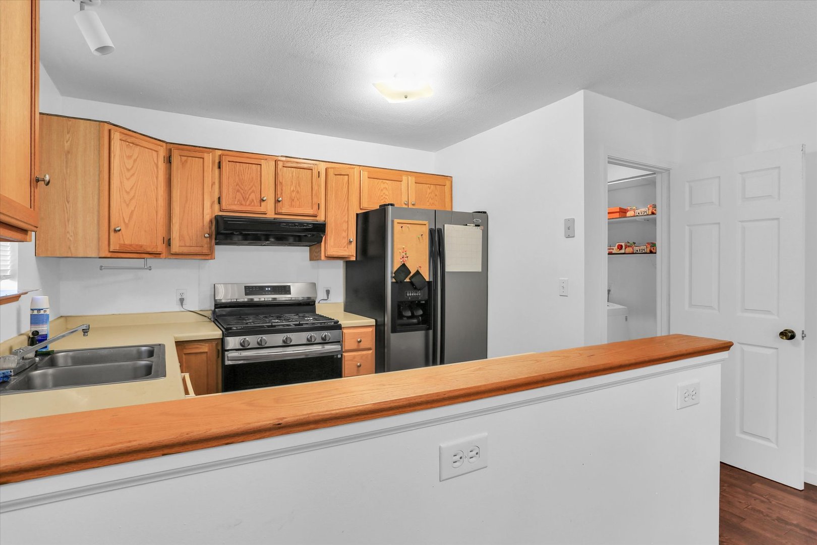 1306 W Hill Street Property Photo 11