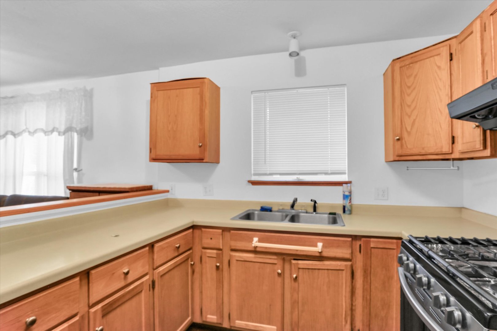 1306 W Hill Street Property Photo 12