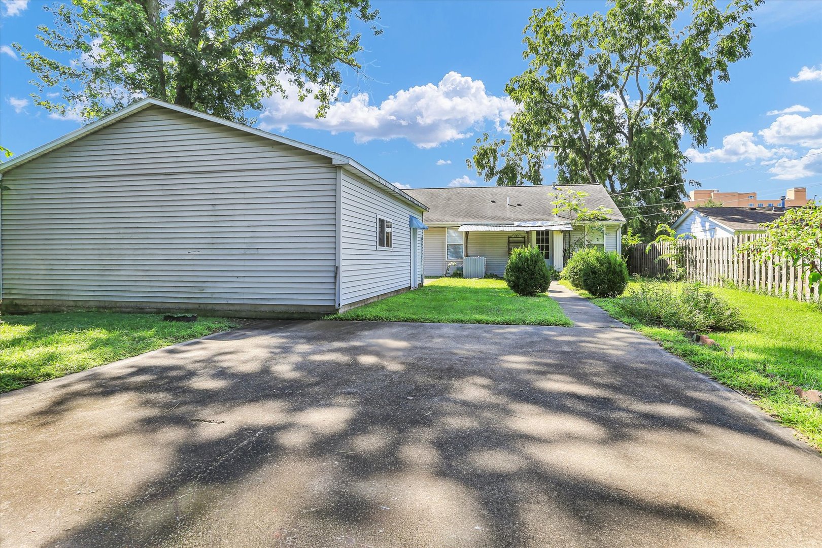 1306 W Hill Street Property Photo 26