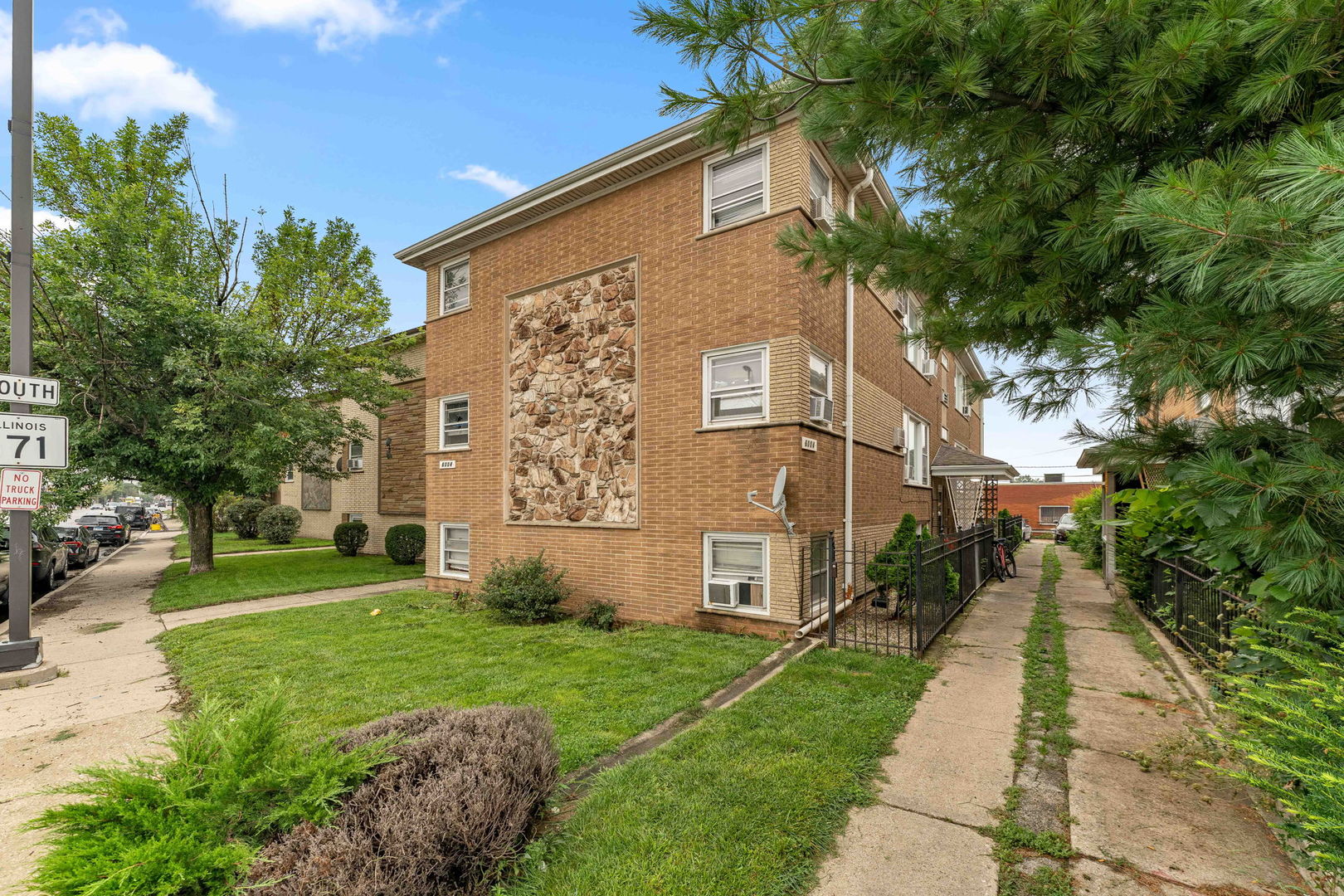 6004 S Archer Road Property Photo 1