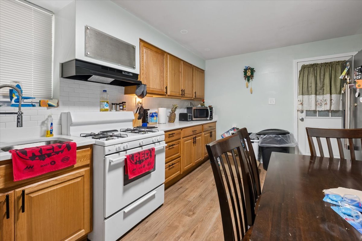 2946 S Loomis Street Property Photo 8