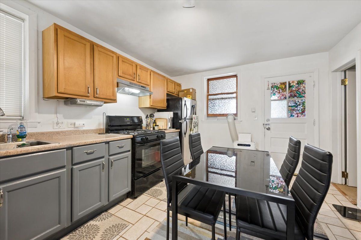 2946 S Loomis Street Property Photo 10
