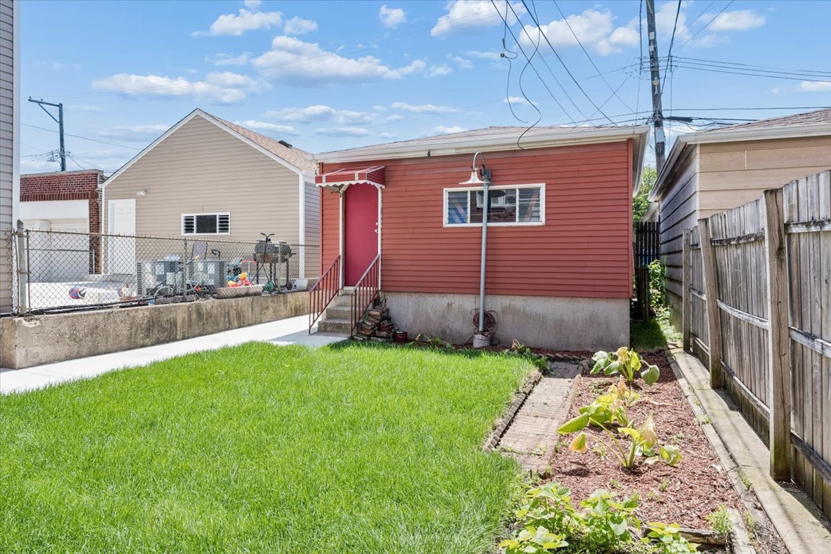 2946 S Loomis Street Property Photo 23