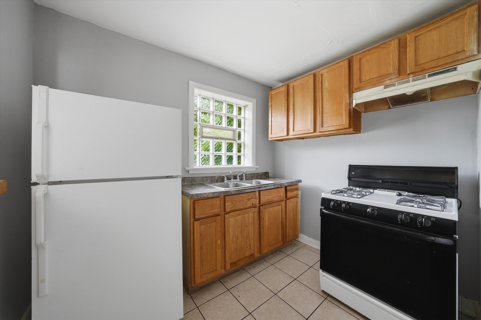 9709 S Yates Boulevard Property Photo 4