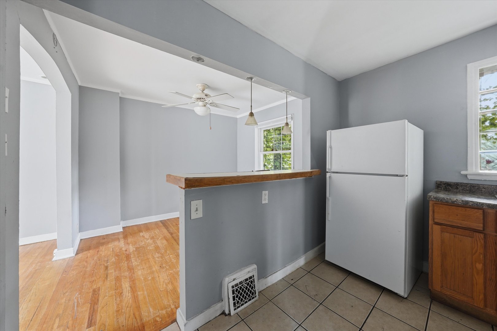 9709 S Yates Boulevard Property Photo 5
