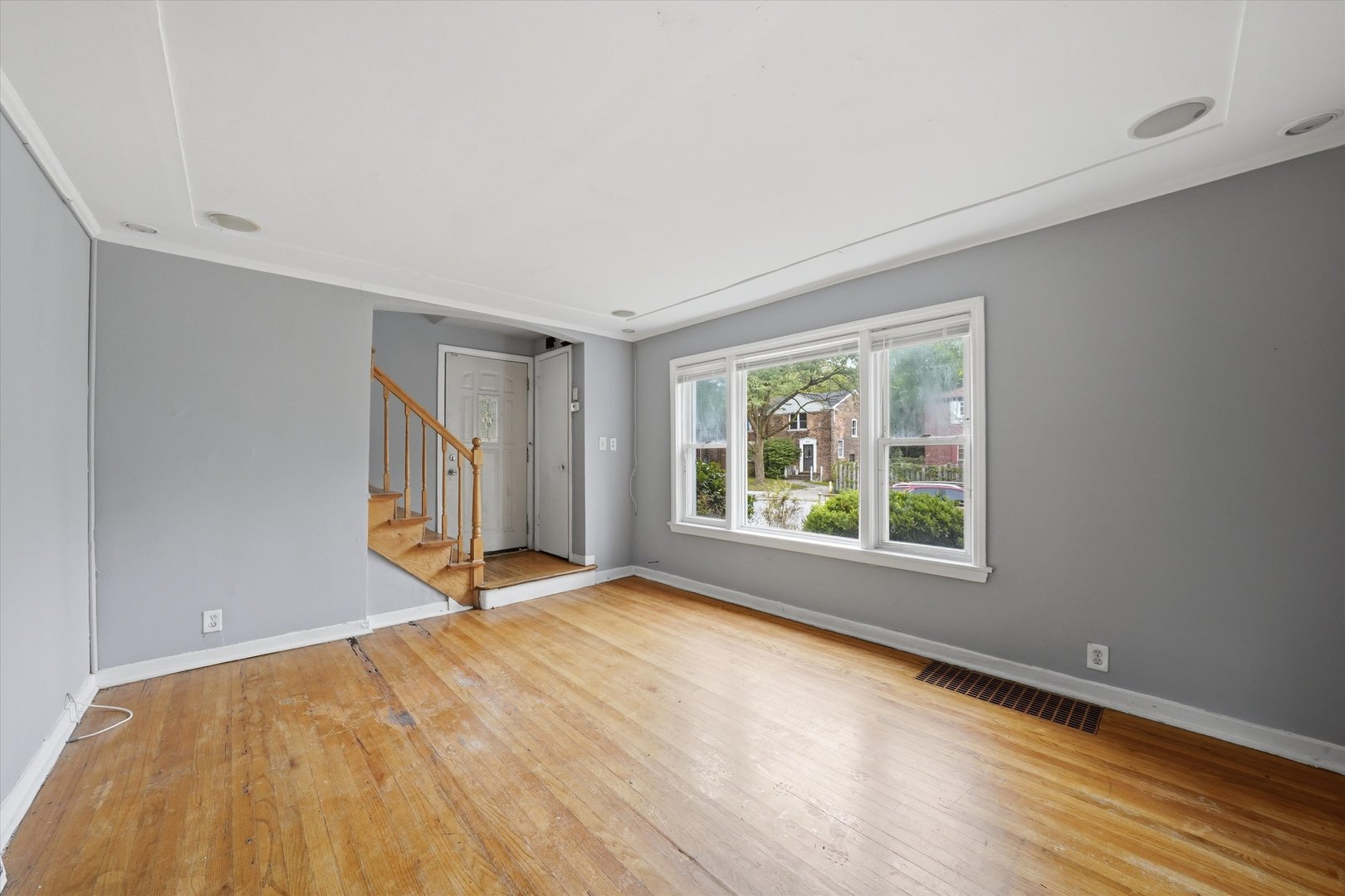 9709 S Yates Boulevard Property Photo 11