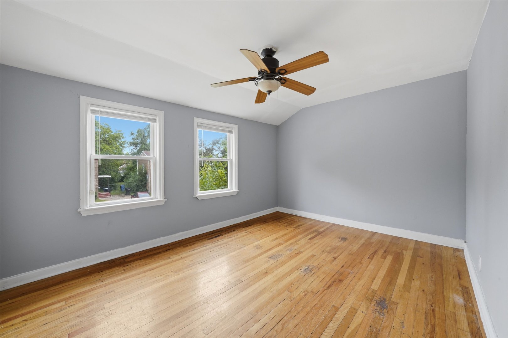 9709 S Yates Boulevard Property Photo 15