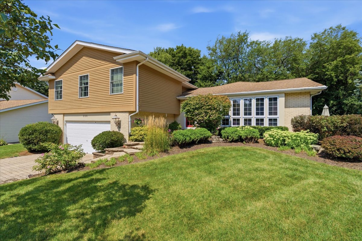 206 Londonderry Court Property Photo 1