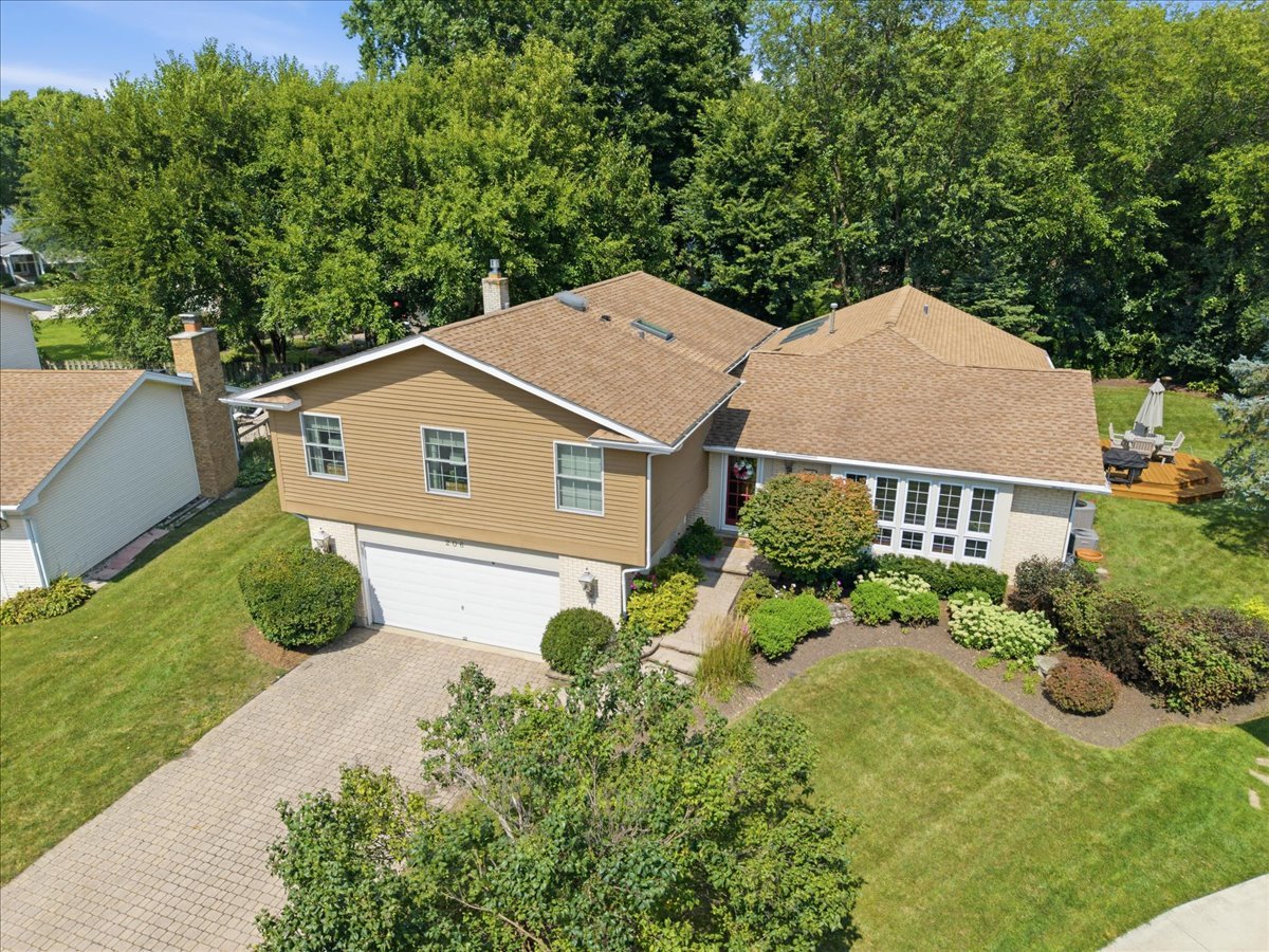 206 Londonderry Court Property Photo 2