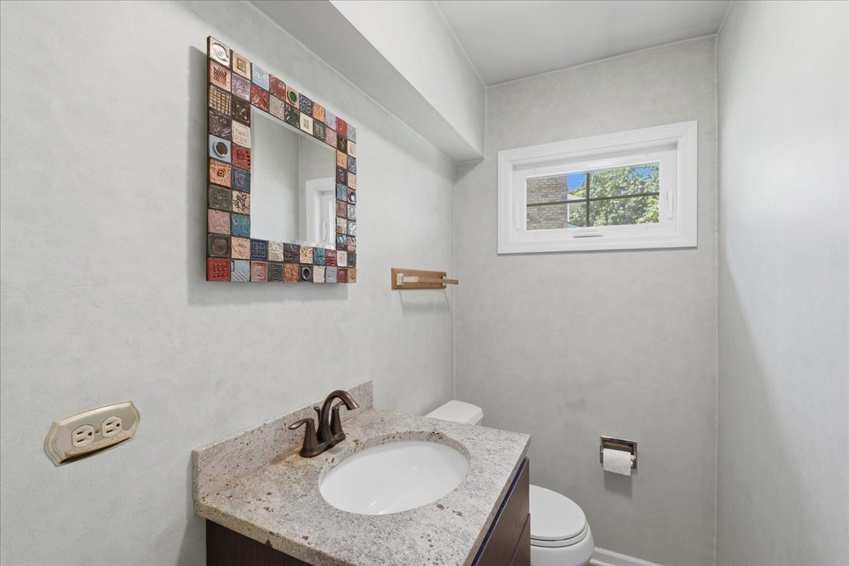 206 Londonderry Court Property Photo 24