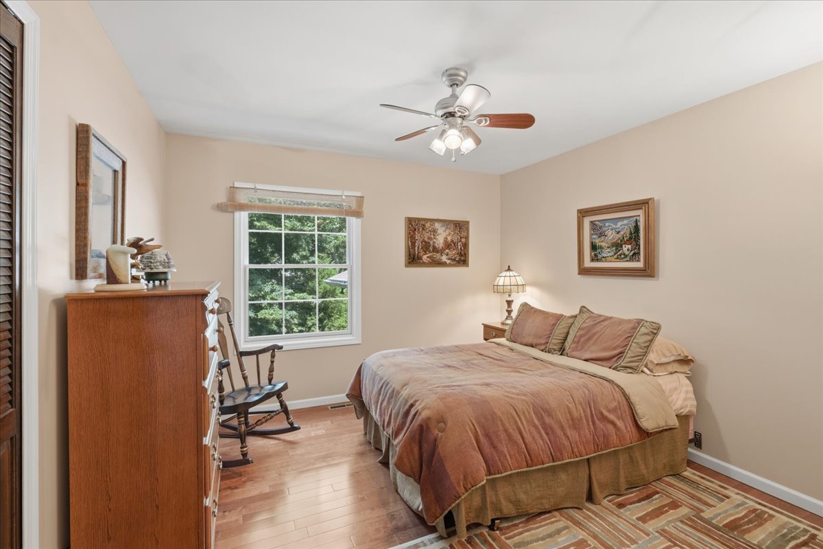 206 Londonderry Court Property Photo 35