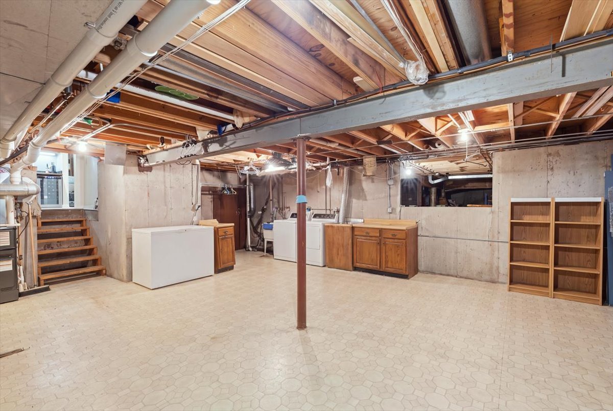 206 Londonderry Court Property Photo 37