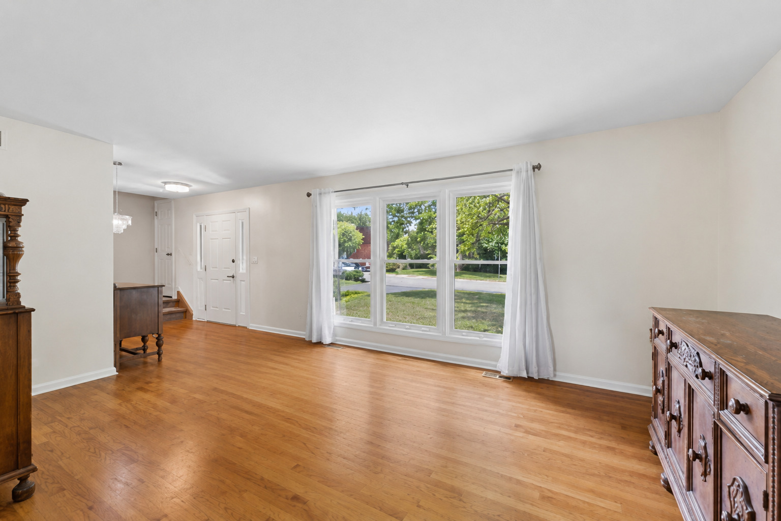 8425 Creekside Lane Property Photo 3