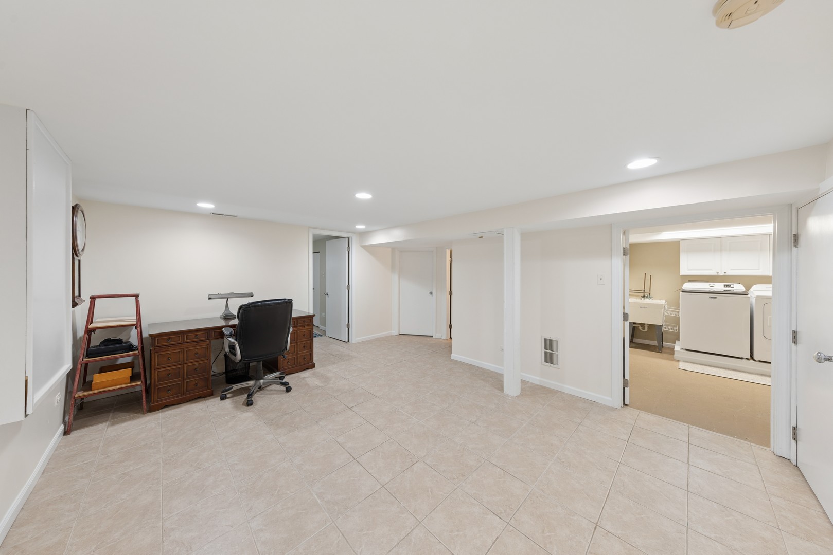 8425 Creekside Lane Property Photo 17